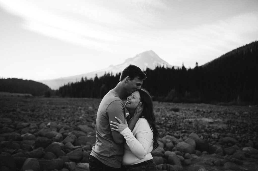 couple kissing in front of mount hood near hood river, oregon