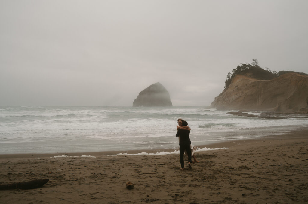 oregon coast winter elopement