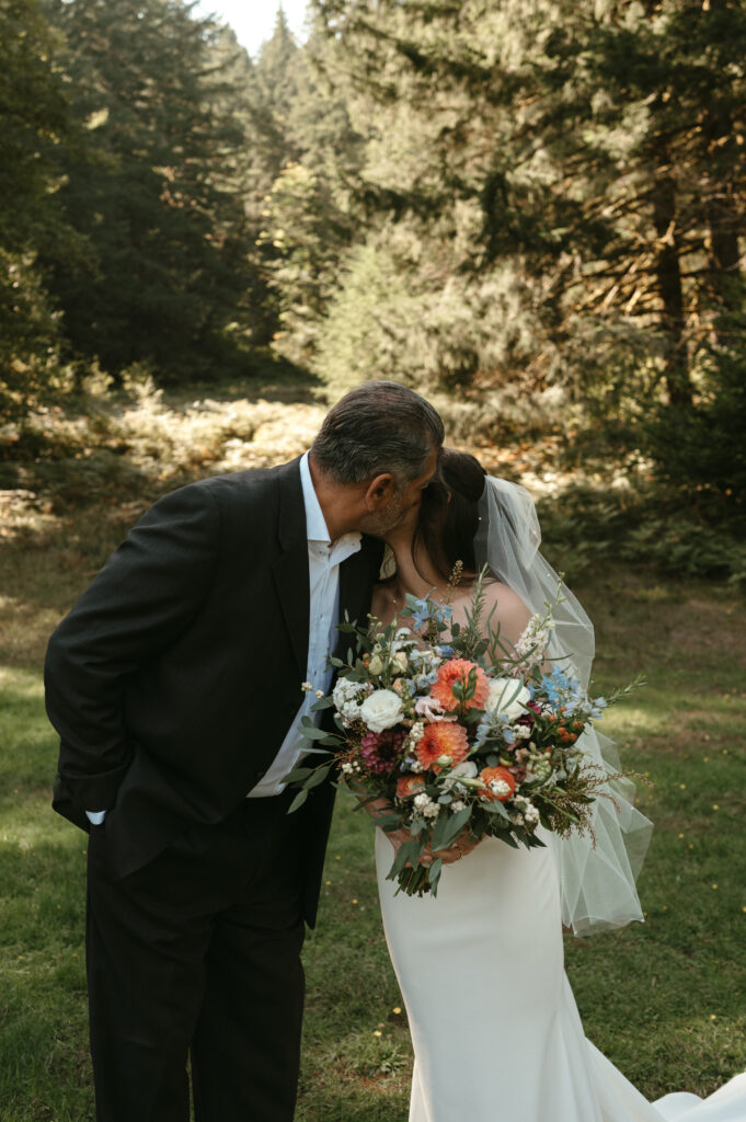 father and daughter during first look