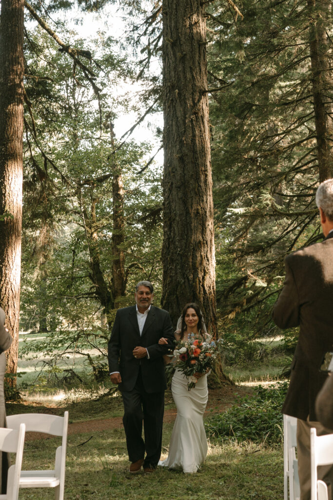 ceremony during oregon wedding at silver falls state park