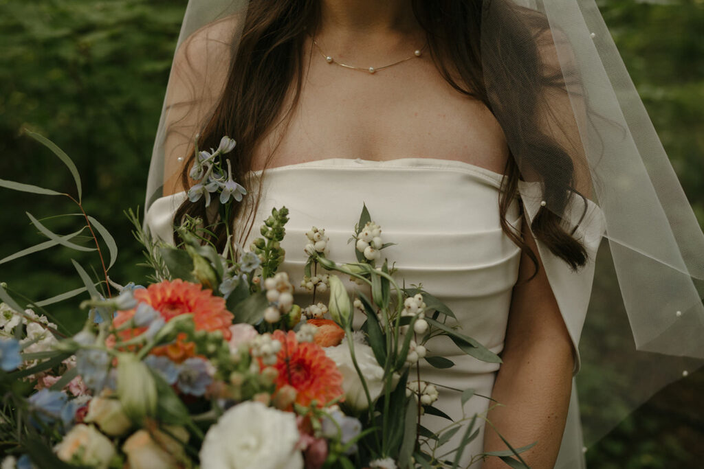 bridal details at a silver falls state park wedding